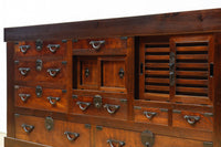 収納力抜群!! 時間を経た重厚感が素晴らしい収納箪笥　BB3141