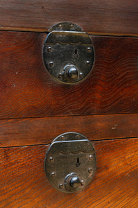 収納力抜群!! 時間を経た重厚感が素晴らしい収納箪笥　BB3141