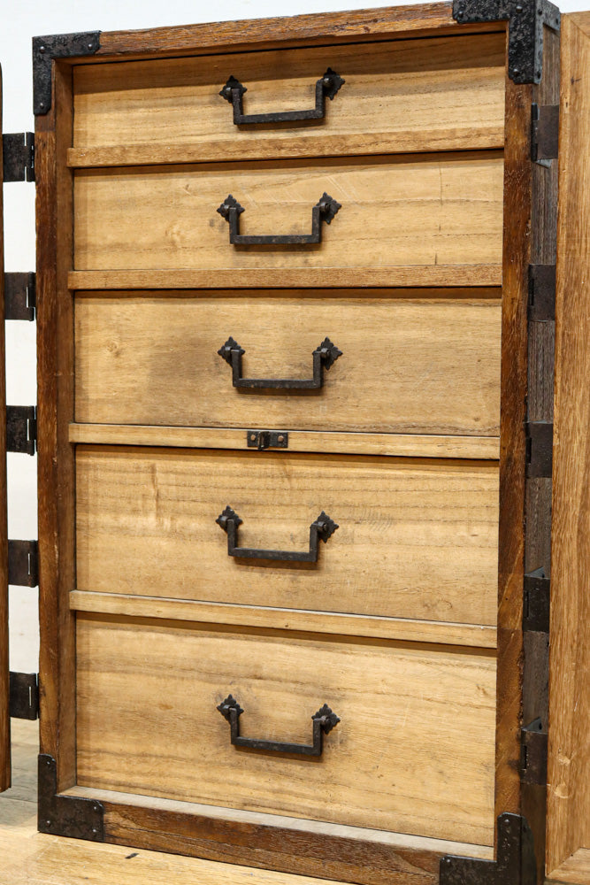Merchant Chest BB3213