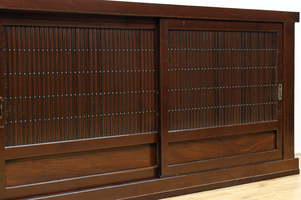 すっきりとした縦格子が上品な水屋箪笥　BB3578