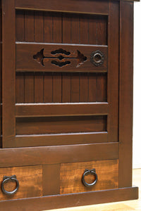 稀少サイズ!! カウンターに!! 小振りサイズの格調漂う近江水屋箪笥　BB3102