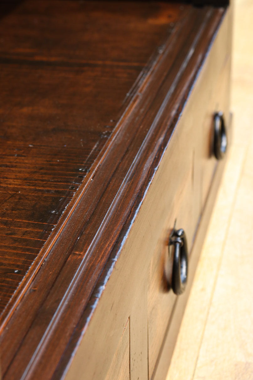 稀少サイズ!! カウンターに!! 小振りサイズの格調漂う近江水屋箪笥　BB3102