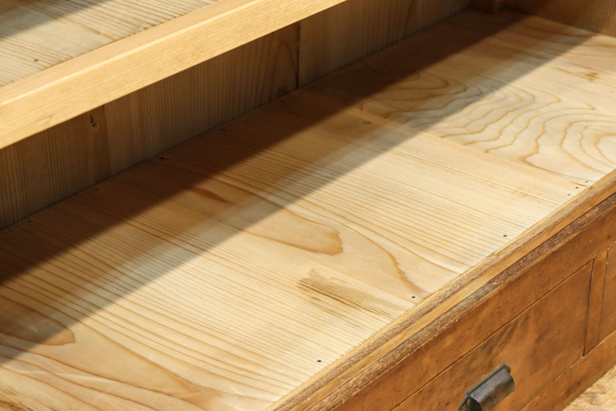 横桟使いの味わい溢れる木地色の収納箪笥　BB3318