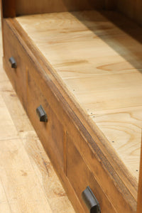 横桟使いの味わい溢れる木地色の収納箪笥　BB3318