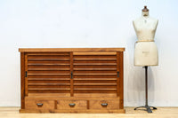 横桟使いの味わい溢れる木地色の収納箪笥　BB3318