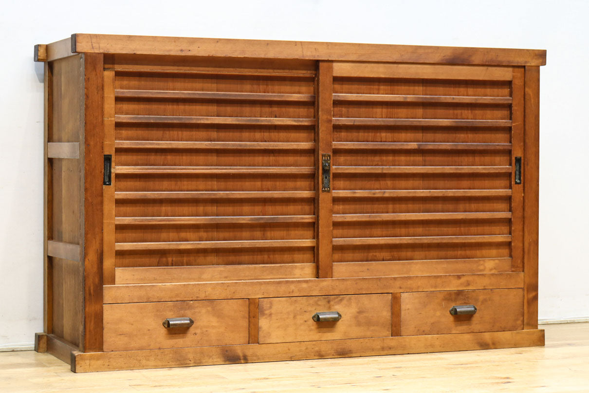 横桟使いの味わい溢れる木地色の収納箪笥　BB3318