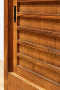 横桟使いの味わい溢れる木地色の収納箪笥　BB3318