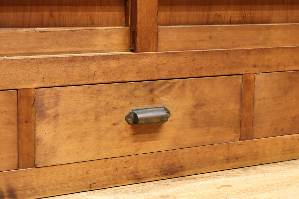 横桟使いの味わい溢れる木地色の収納箪笥　BB3318