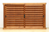 稀少幅1380ミリ自然美ある杢目の落ち着いた横桟造りの収納箪笥　BB3319