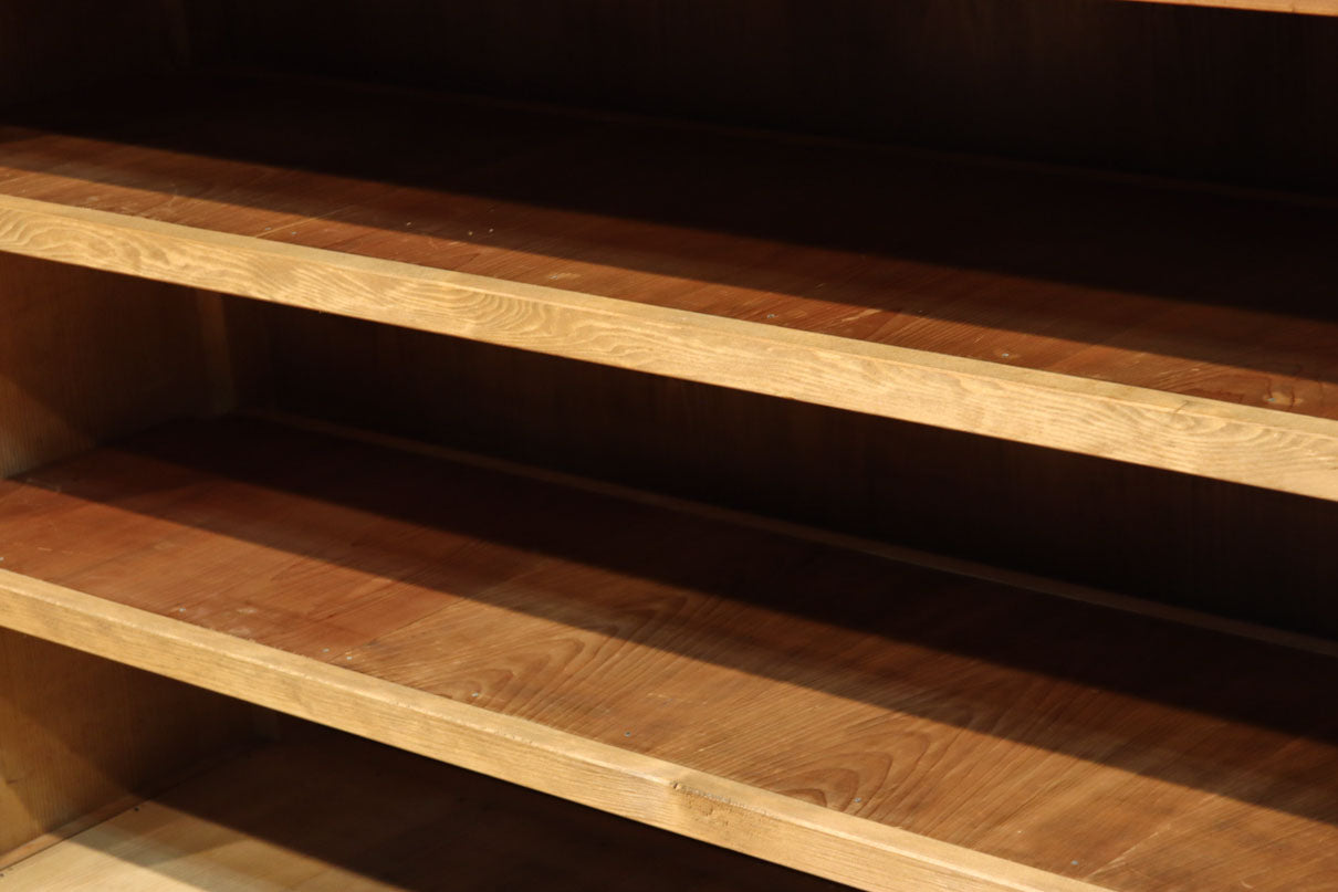 稀少幅1380ミリ自然美ある杢目の落ち着いた横桟造りの収納箪笥　BB3319