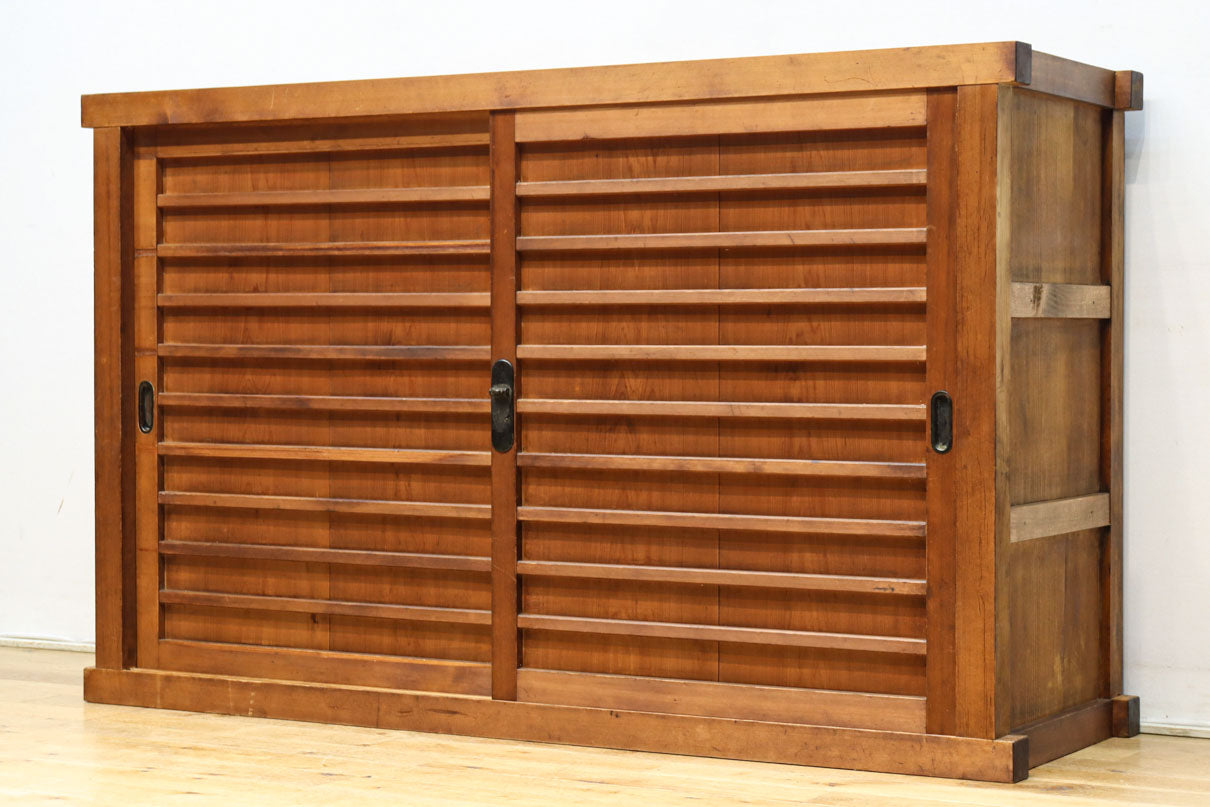 稀少幅1380ミリ自然美ある杢目の落ち着いた横桟造りの収納箪笥　BB3319