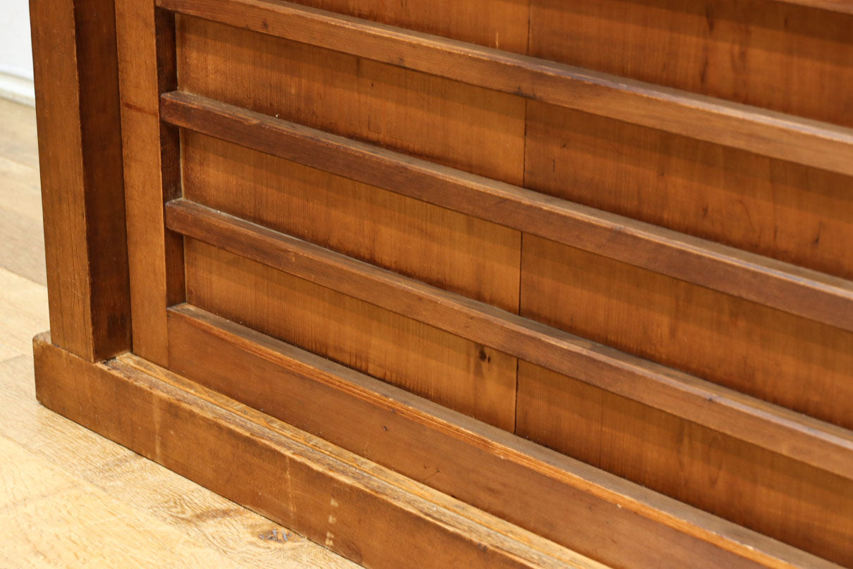 稀少幅1380ミリ自然美ある杢目の落ち着いた横桟造りの収納箪笥　BB3319