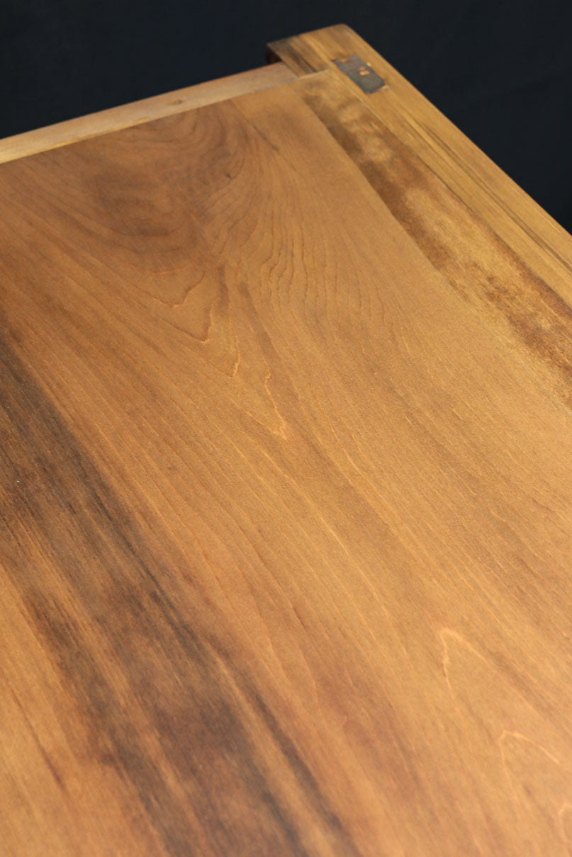 稀少幅1380ミリ自然美ある杢目の落ち着いた横桟造りの収納箪笥　BB3319