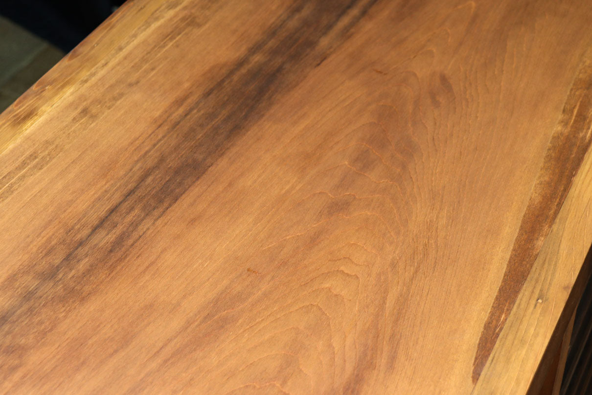 稀少幅1380ミリ自然美ある杢目の落ち着いた横桟造りの収納箪笥　BB3319