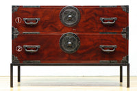 美しい光沢を放つアイアンフレーム付き最上衣裳箪笥　BB3106