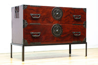 美しい光沢を放つアイアンフレーム付き最上衣裳箪笥　BB3106