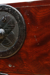 美しい光沢を放つアイアンフレーム付き最上衣裳箪笥　BB3106