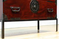 美しい光沢を放つアイアンフレーム付き最上衣裳箪笥　BB3106