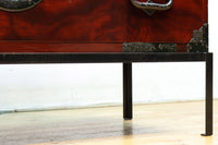 美しい光沢を放つアイアンフレーム付き最上衣裳箪笥　BB3106