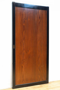 幅903ミリ　見事な漆の艶を纏う美しい杢目を魅せる板戸　F8531　在庫4枚