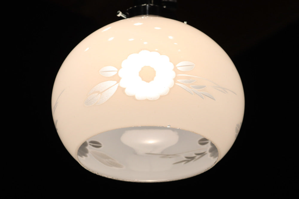 椿の花の透かし絵が浮かぶ可愛らしい電笠　DC8440