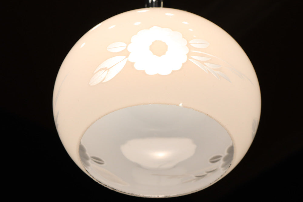 椿の花の透かし絵が浮かぶ可愛らしい電笠　DC8440