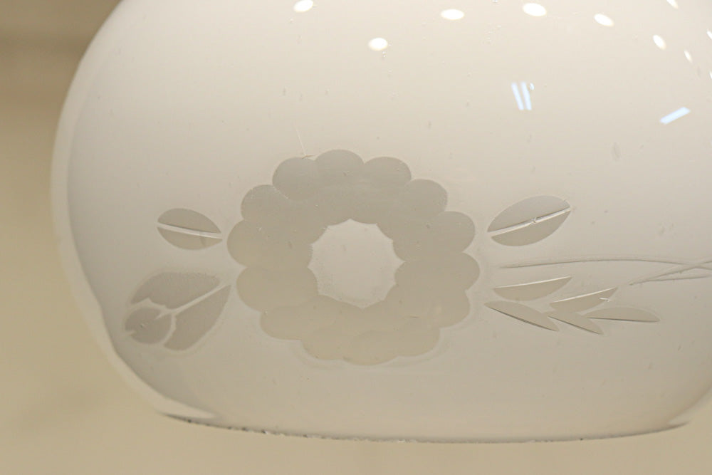 椿の花の透かし絵が浮かぶ可愛らしい電笠　DC8440