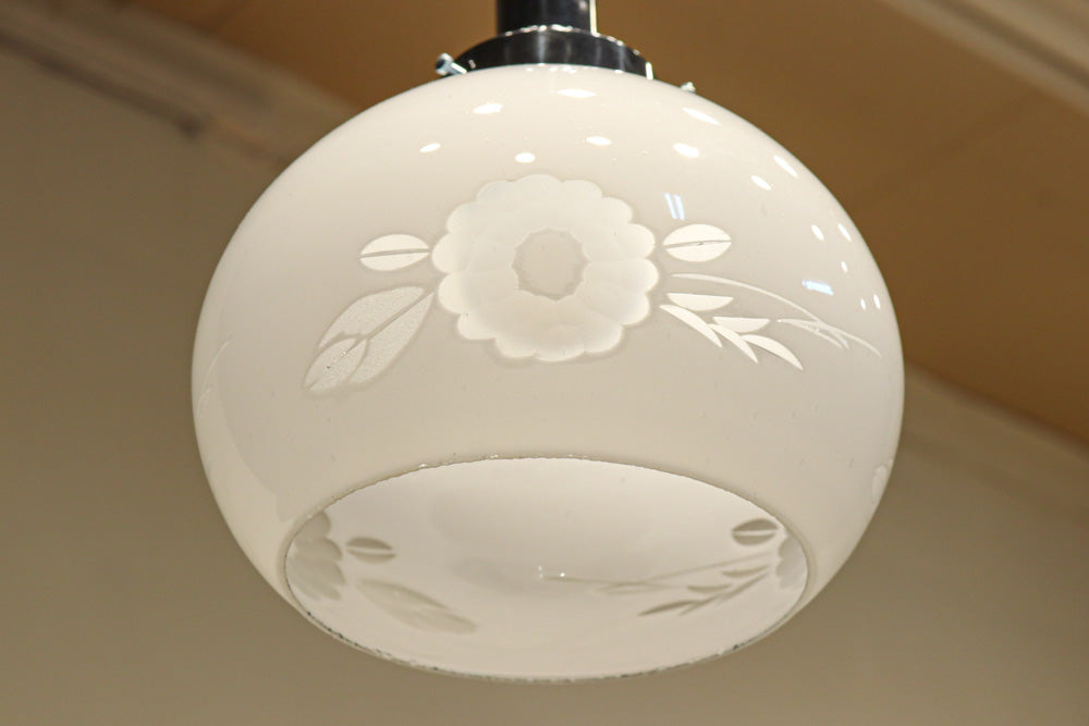 椿の花の透かし絵が浮かぶ可愛らしい電笠　DC8440