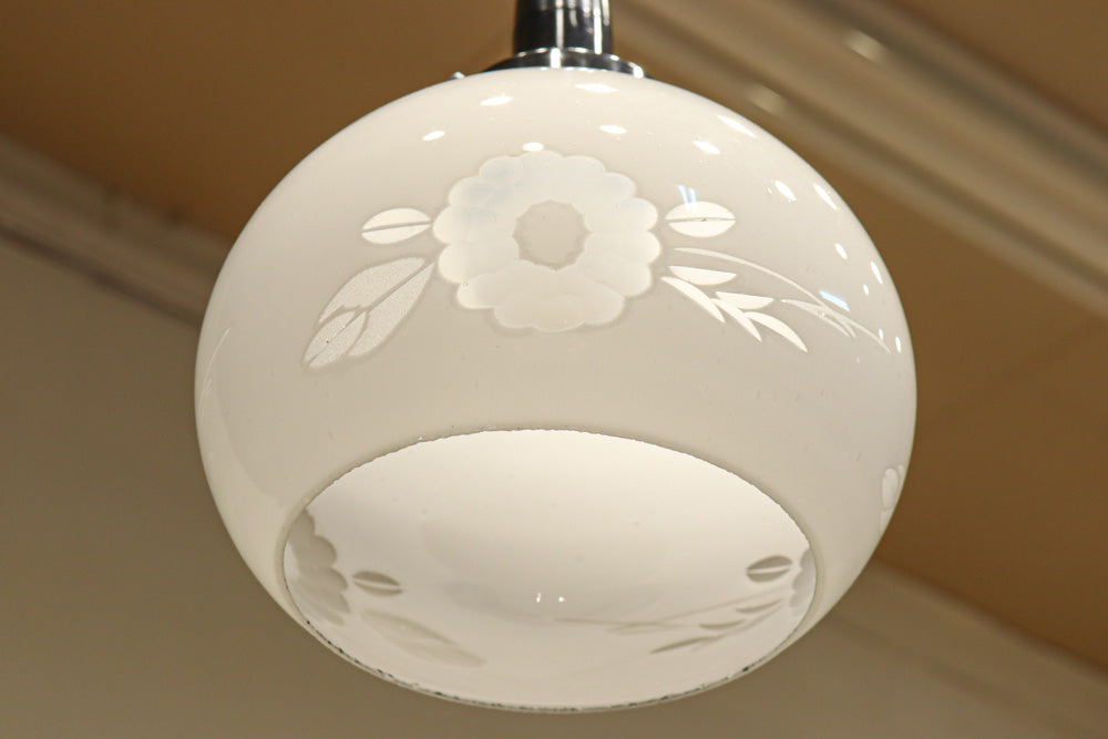 椿の花の透かし絵が浮かぶ可愛らしい電笠　DC8440