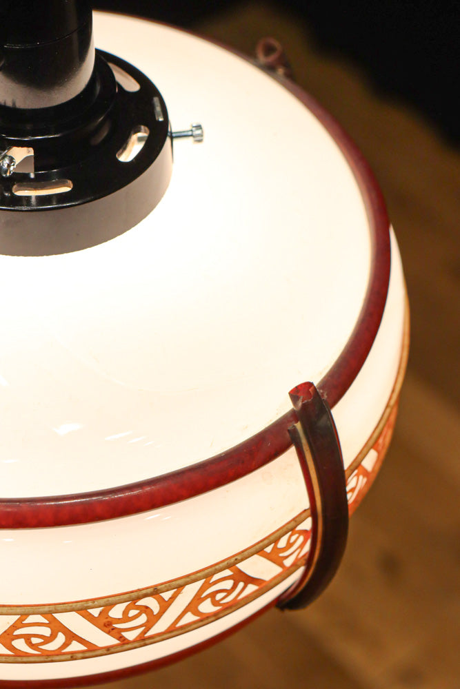 朱セルの帯装飾で昭和レトロな面持ちの電笠　DC8445