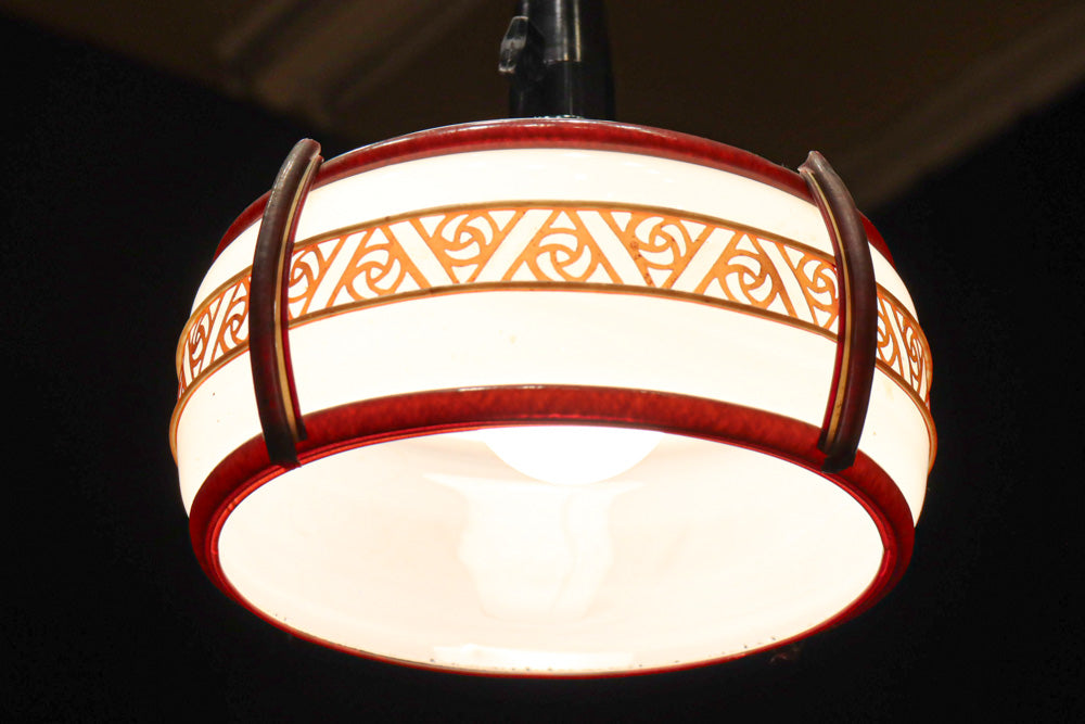 朱セルの帯装飾で昭和レトロな面持ちの電笠　DC8445