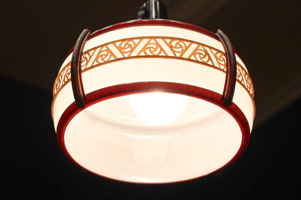 朱セルの帯装飾で昭和レトロな面持ちの電笠　DC8445