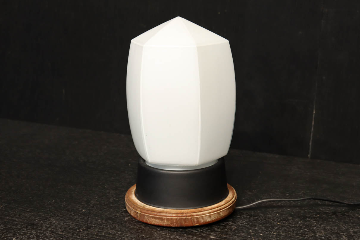 六角柱状のレトロ感溢れる天井直付け灯　DC7820