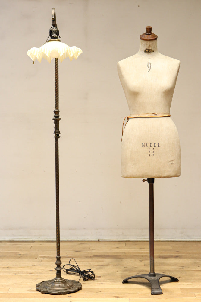 高さ1485ミリ!! クラシカルなデザインで上品な大型スタンドライト　DC8431