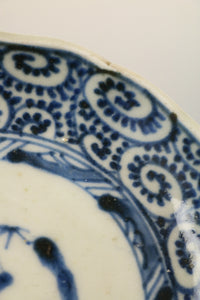 品の良い藍色が美しい蛸唐草模様の豆皿　DB4879　在庫2枚