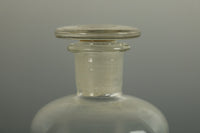 中身が見える淡い透明色のガラス瓶　Da5576c