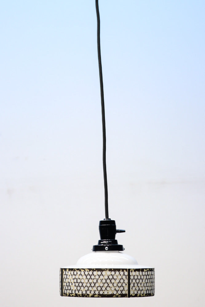 朱セルの味わい深い籠目帯模様の電笠　DB8016