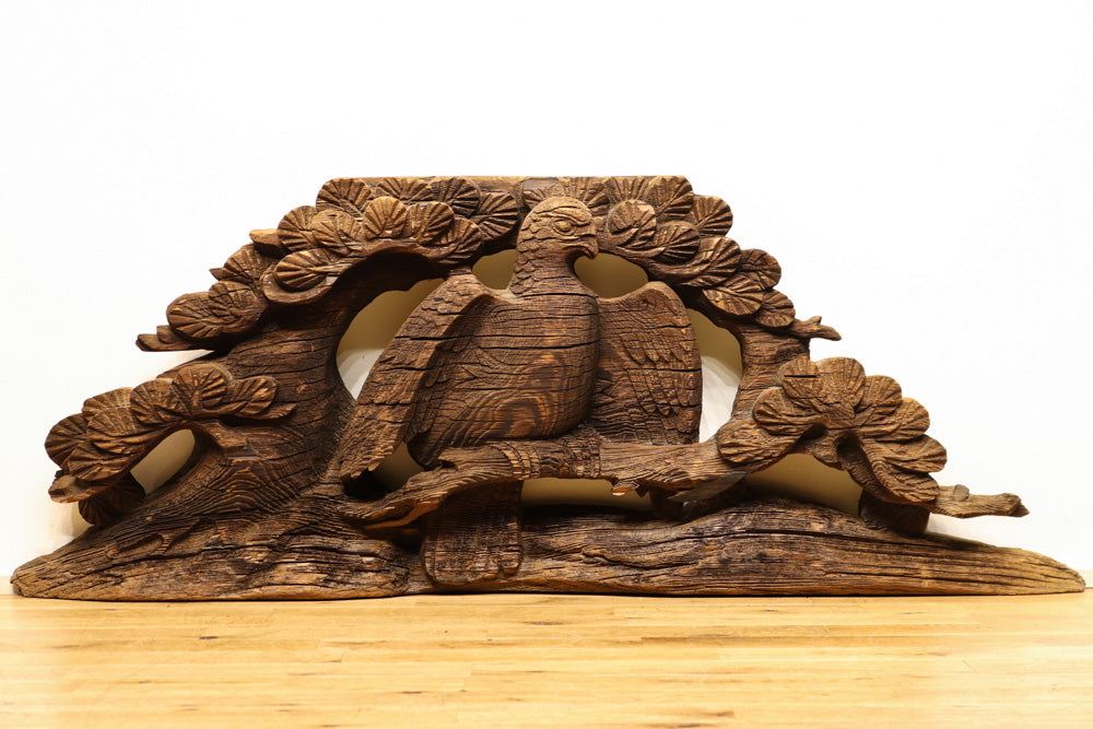 雄々しい鷹と松の深彫り彫刻の置き物　DB8053ab　在庫(a:1 b:1)個