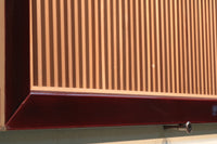 朱色の木枠と木地色の縦繁が雅で美しい欄間　E6817　在庫1枚