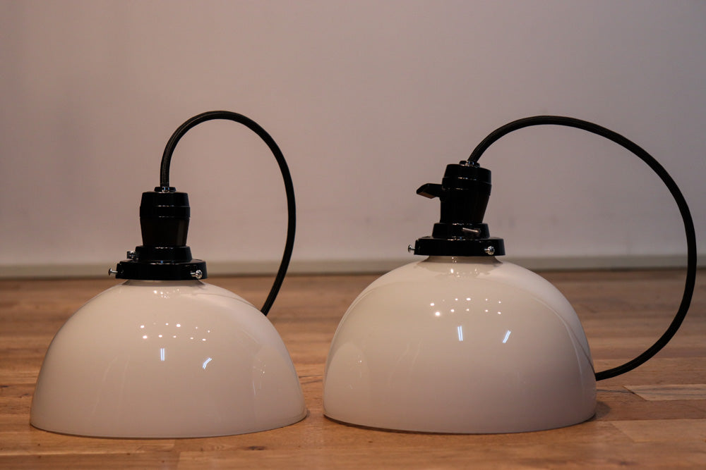 上品な明かりを届けるシンプルなお椀型の電笠　DB6901　在庫1個