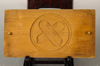 Confectionery DB6862a-f inventory (a: 1 b: 0 c: 1 e: 1 f: 1) 1 e: 1) with the lid of the family crest on the family crest