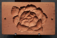 繊細な花模様を1つ描いた風情ある四角の菓子型　DB3107a-m　在庫6個