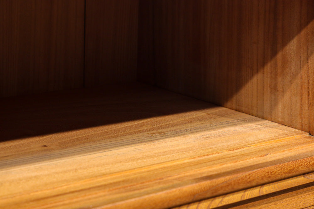 総欅‼ 飴色をした色艶の綺麗な茶箪笥　BB1070