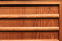 優しい色彩が杢目を惹きたてる京都階段箪笥　BB1161