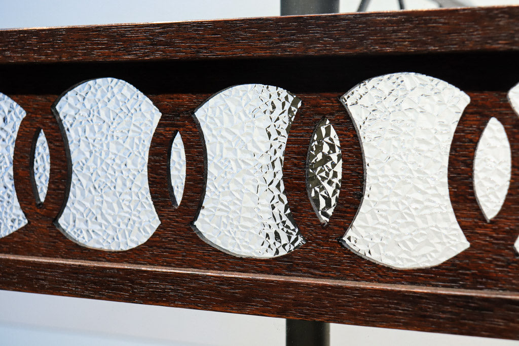 昭和レトロ‼ 可愛らしい白タイルと上品な木枠で整えた４面ガラスケース　BB1478