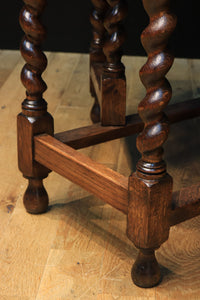 お洒落な脚の造りで見栄えのするゲートレッグテーブル　BB1547