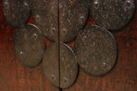 稀少九曜紋金具を纏う堅牢な金具を施した観音帳場箪笥　BB1652