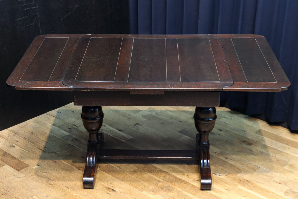 重厚な作りのドローリーフテーブル　BB1654