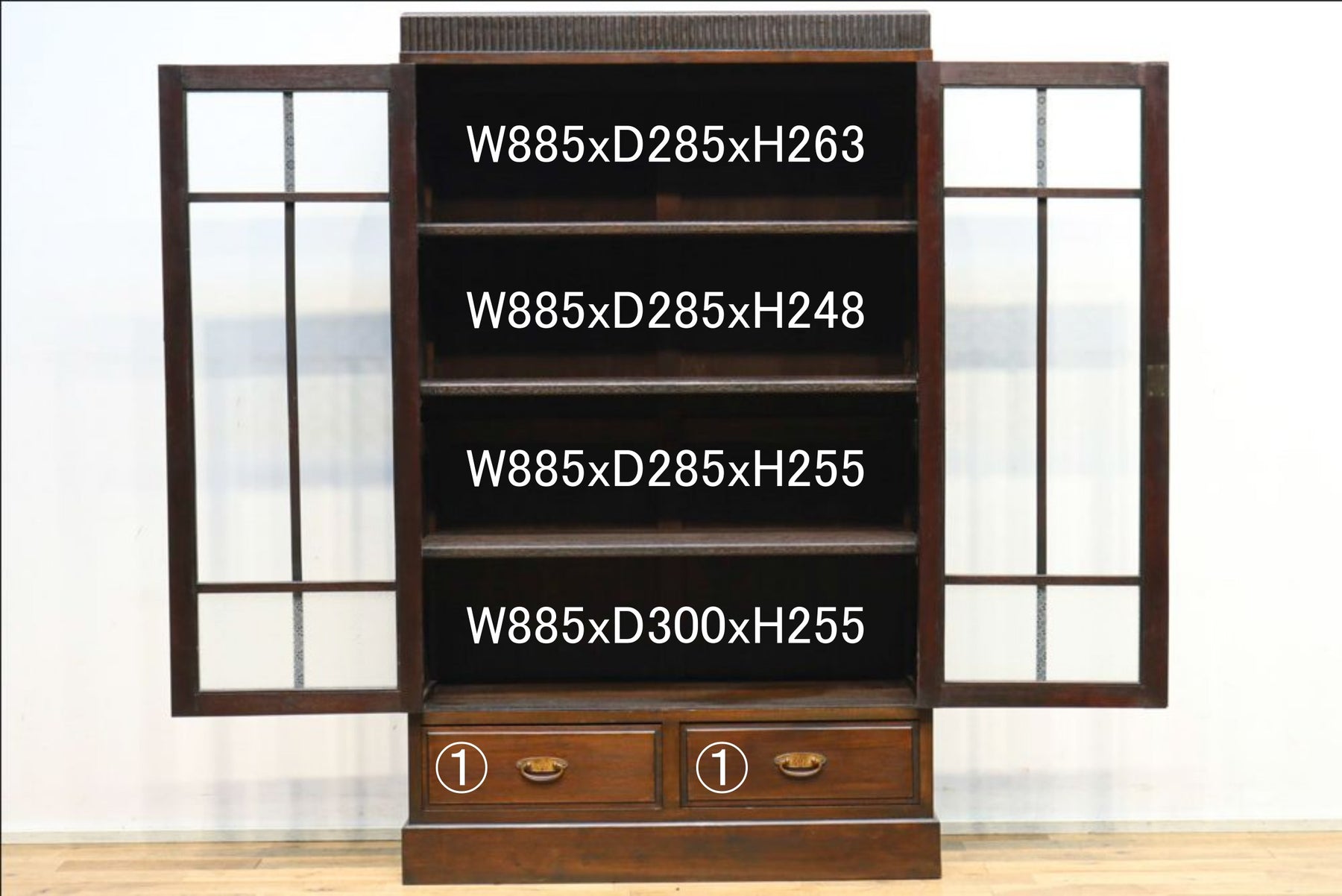装飾性のあるレトロ金具が素敵な観音扉の本棚　BB1655