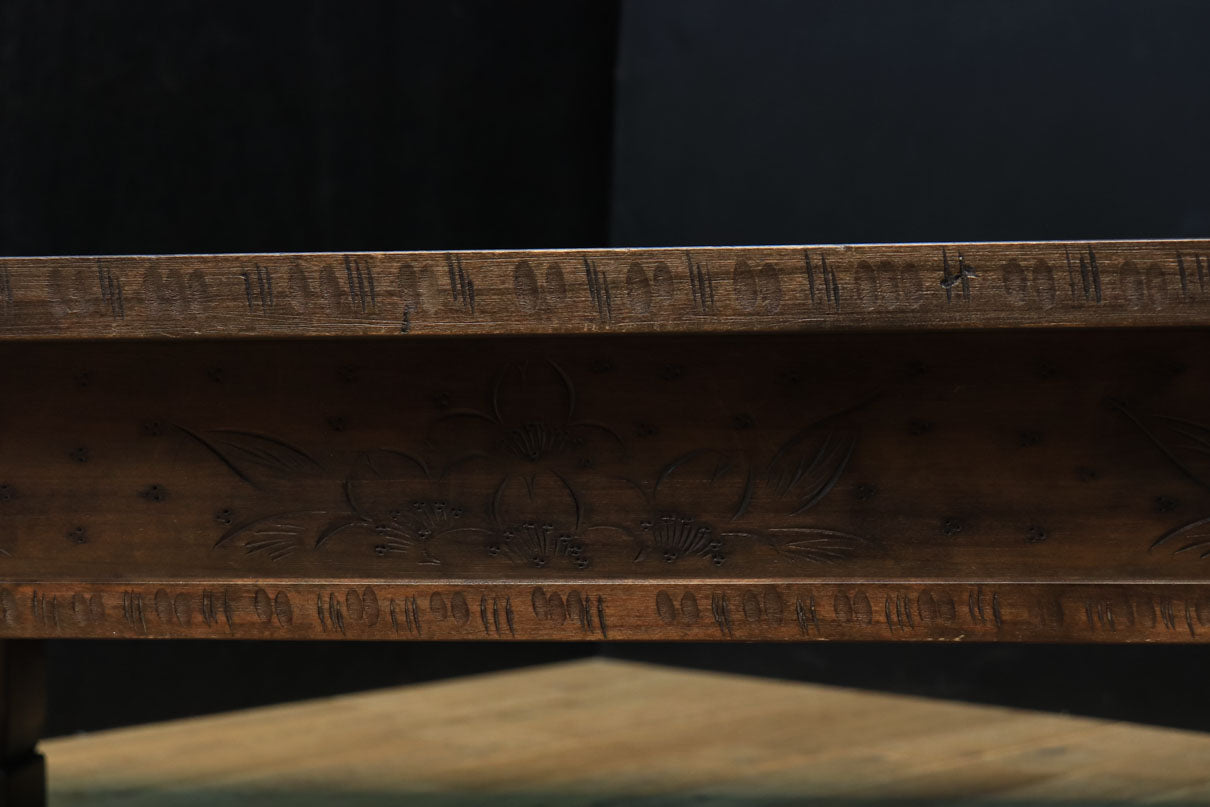 桜を描いた可憐で美しい軽井沢彫りの座卓　BB1661